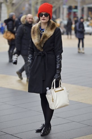 Comment porter un manteau à col fourrure noir