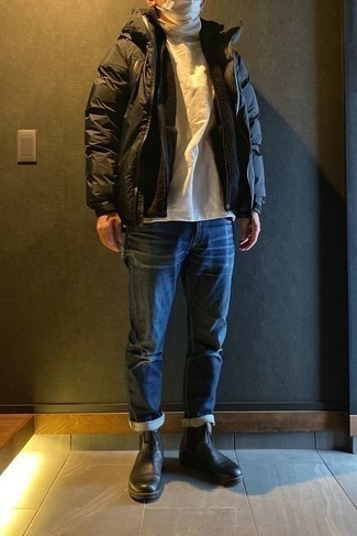 Des bottines chelsea à porter avec une veste sans manches noire