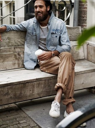 Comment porter un chapeau noir pour un style decontractés