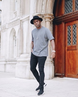 Comment porter un chapeau noir pour un style relax