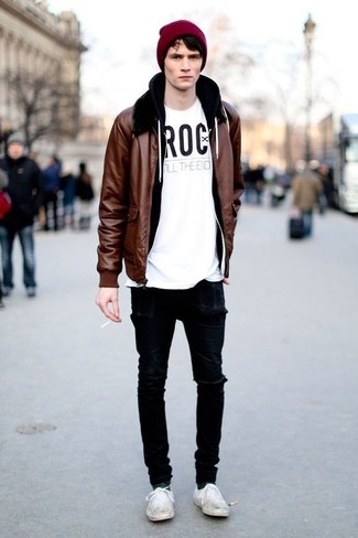 Comment porter un sweat à capuche noir pour un style relax