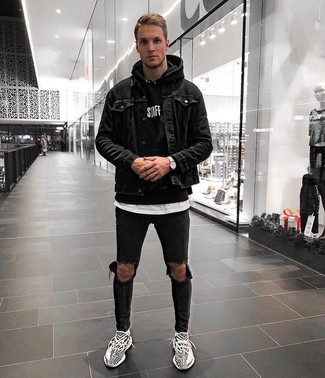 Comment porter un sweat à capuche noir pour un style relax
