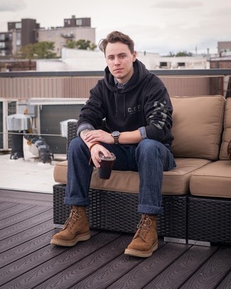 Comment porter un sweat à capuche noir