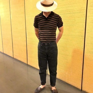 Un polo à porter avec un jean noir