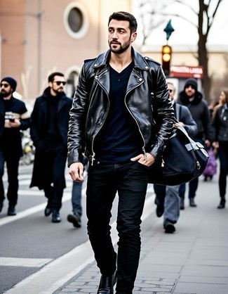 Un polo à porter avec un jean noir
