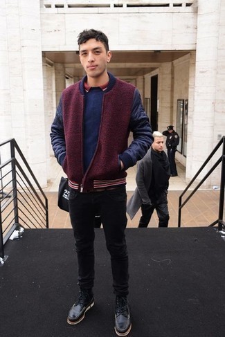 Un polo à porter avec un jean noir