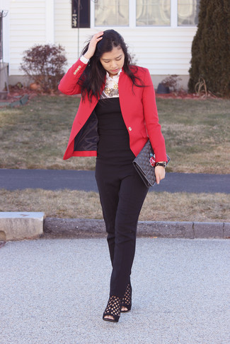 Comment porter une combinaison pantalon noire pour un style chic decontractés