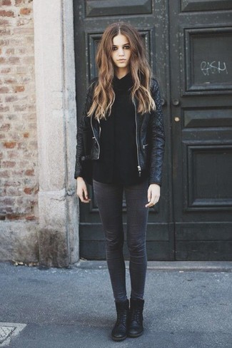 Comment porter un pull à col roulé en tricot noir