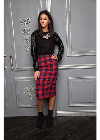 Comment porter un pull à col rond en cuir noir