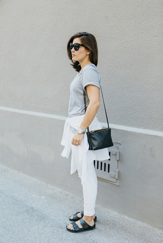 Comment porter des sandales spartiates en cuir noires