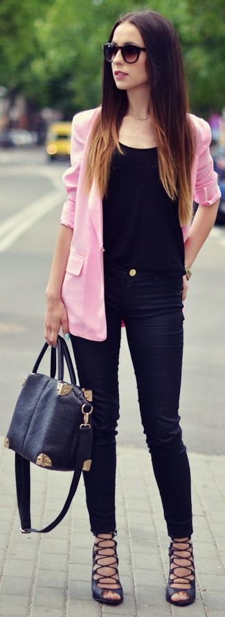 Comment porter des sandales spartiates en cuir noires