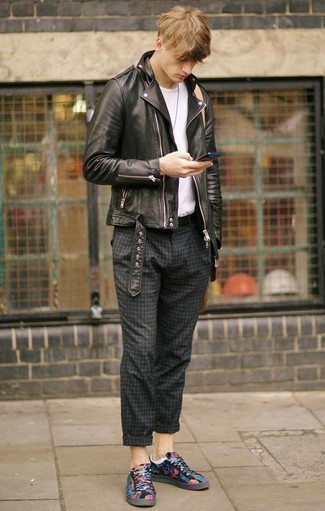 Comment porter une veste en cuir noire
