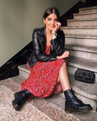 Comment porter des bottines plates à lacets en cuir noires