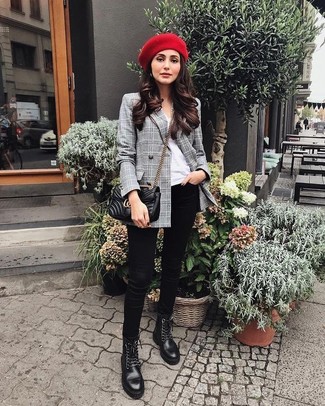 Comment porter des bottines plates à lacets en cuir noires