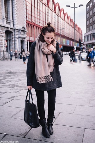 Comment porter des bottes mi-mollet en cuir noires