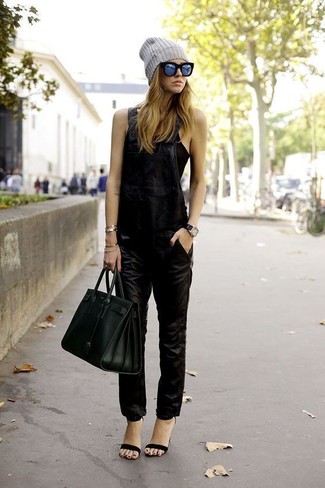 Comment porter une salopette en cuir noire