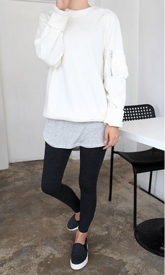 Comment porter des leggings noirs pour un style relax au printemps