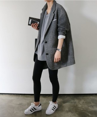 Comment porter des leggings noirs quand il fait froid à 30 ans