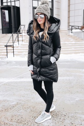 Comment porter des leggings noirs pour un style relax quand il fait froid
