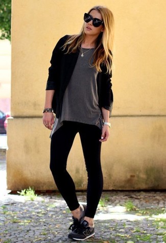 Comment porter des leggings noirs pour un style relax quand il fait chaud