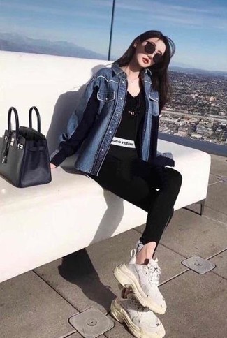 Comment porter des leggings noirs pour un style relax au printemps