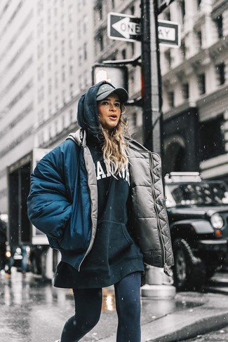 Comment porter des leggings noirs pour un style relax quand il fait froid