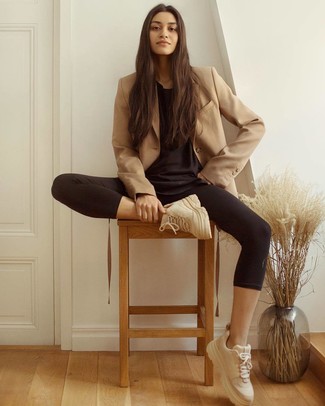 Comment porter des leggings noirs à 30 ans