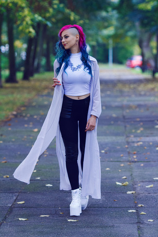 Comment porter des leggings noirs en été à 30 ans