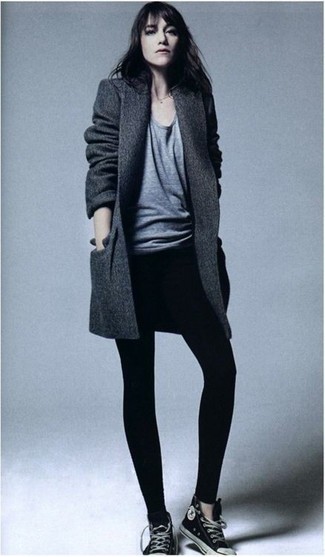 Comment porter des leggings noirs quand il fait froid à 30 ans