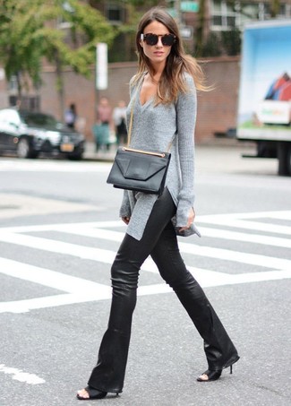 Comment porter des mules noires quand il fait chaud