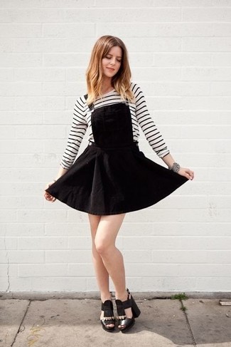 Comment porter une robe chasuble noire