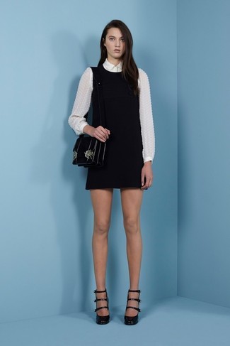 Comment porter une robe chasuble noire