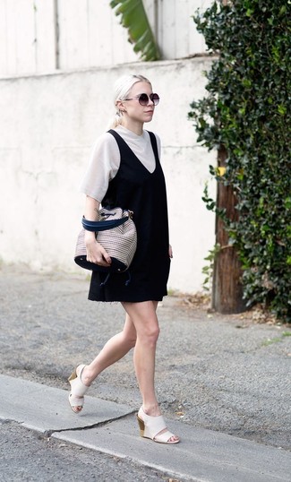 Comment porter une robe chasuble noire