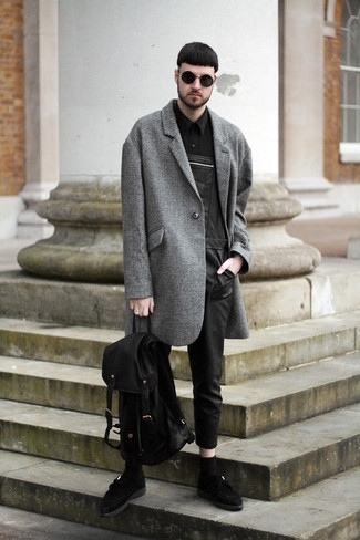 Comment porter une salopette noire quand il fait froid
