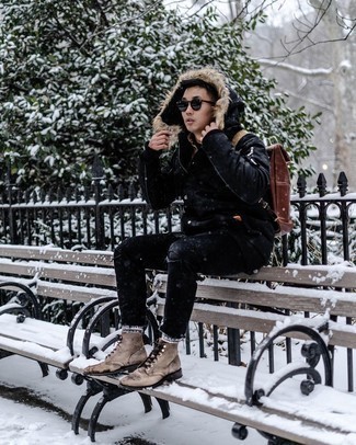 Comment porter une parka noire avec un jean déchiré noir