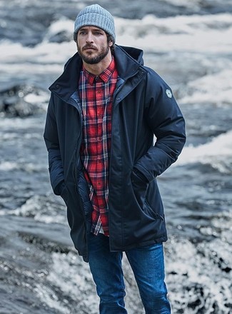 Un jean à porter avec une parka noire