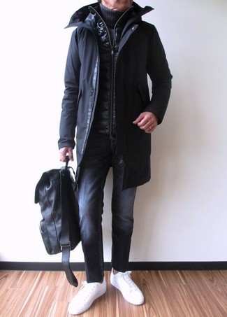 Un jean à porter avec une parka noire
