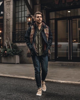 Un jean à porter avec une parka noire à 30 ans