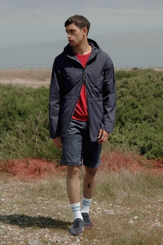Comment porter une parka noire en été