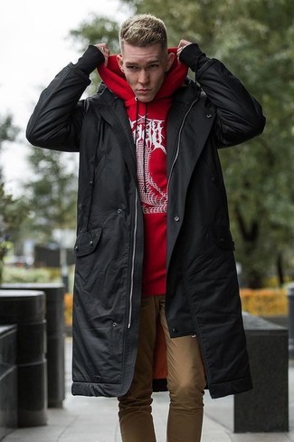 Comment porter une parka noire en automne