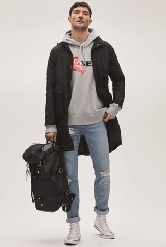 Comment porter une parka noire quand il fait chaud