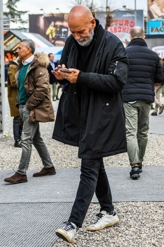 Comment porter une parka noire en hiver