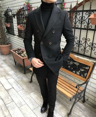 Un pull à col roulé à porter avec un caban noir