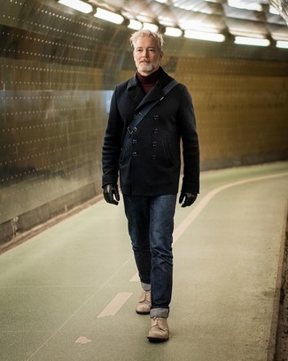 Un pull à col roulé à porter avec un caban noir