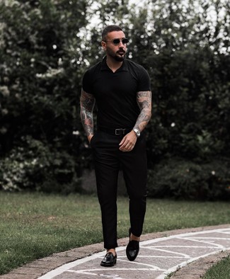 Des slippers à porter avec un polo noir