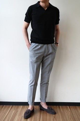 Des slippers à porter avec un polo noir