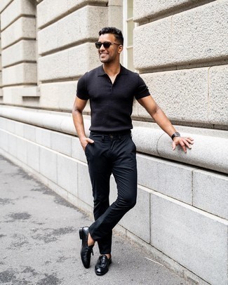 Des slippers à porter avec un polo noir