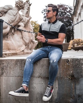 Comment porter un polo imprimé noir quand il fait très chaud