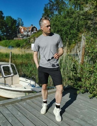 Comment porter des chaussettes imprimées noires