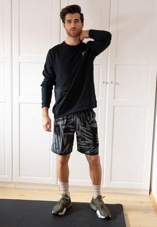 Comment porter un short de running imprimé noir